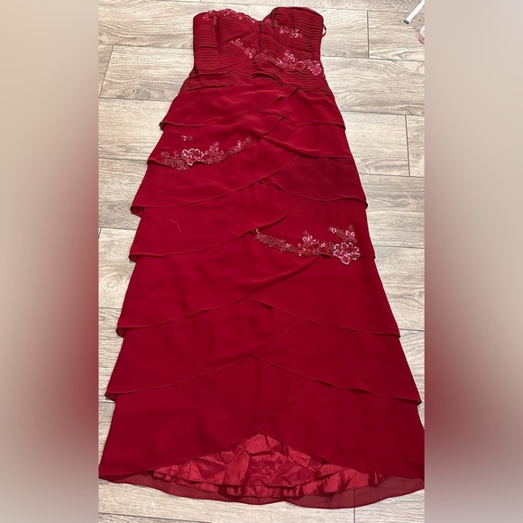 👗Elegant Burgundy Chiffon Layered Formal Gown with Silk Lining -👗 - Picture 15 of 15